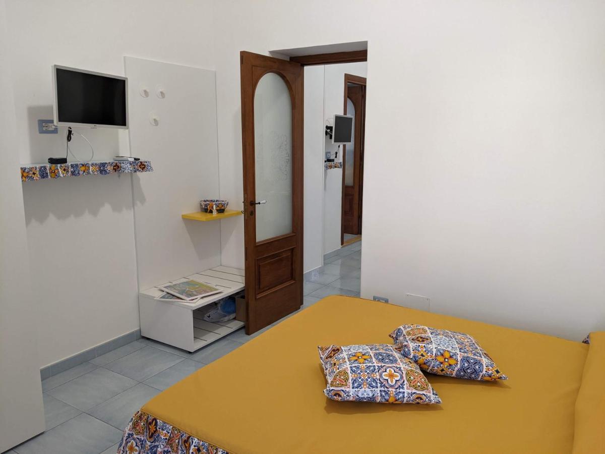 Tuttiacasaditeresa Rooms Procida Exterior foto