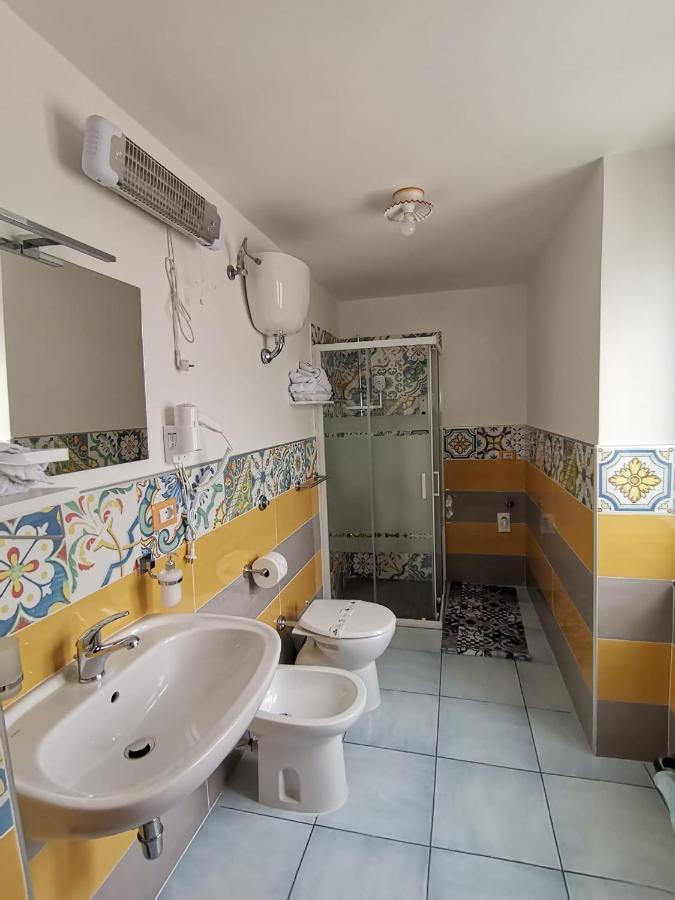 Tuttiacasaditeresa Rooms Procida Exterior foto