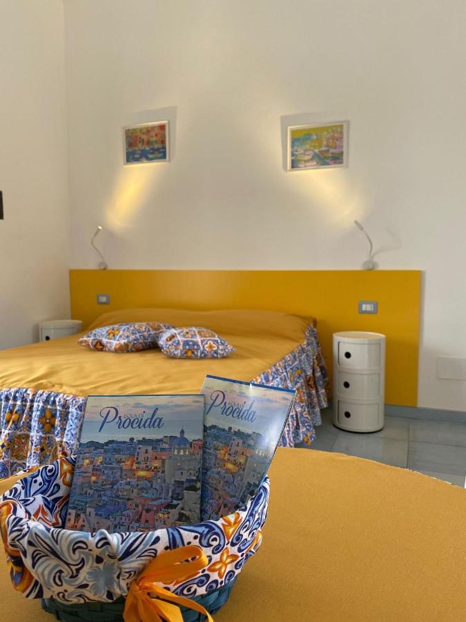 Tuttiacasaditeresa Rooms Procida Exterior foto